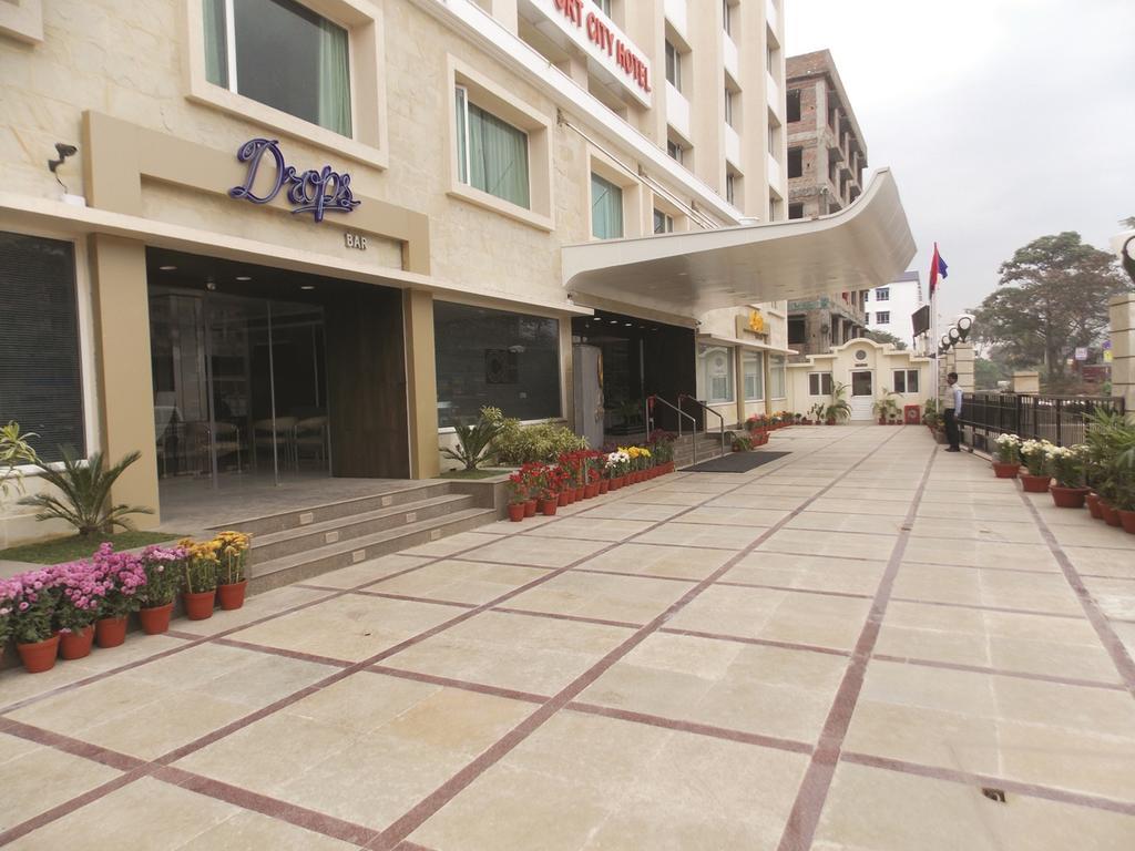 Airport City Hotel Калькутта Экстерьер фото