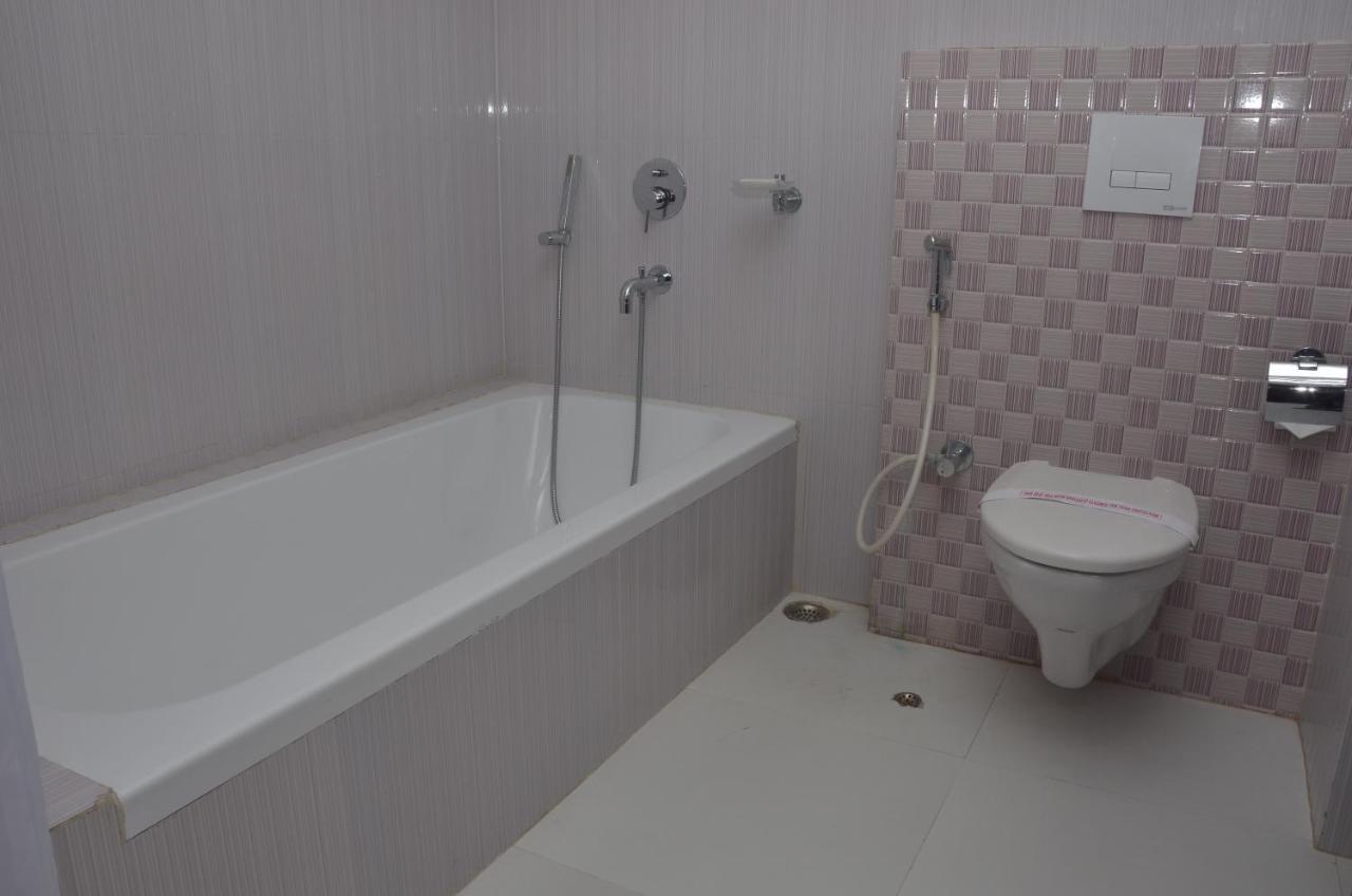 Airport City Hotel Калькутта Экстерьер фото